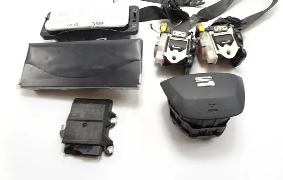 Seat Leon (5F) Airbag set 5F0880201C 307770299A3VAE 20130950014