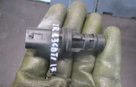 Opel Astra J Crankshaft position sensor 0281006089