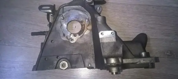 Engine mounting bracket