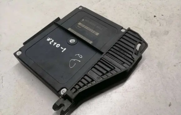 Mercedes-Benz E W210 Comfort/convenience module 2108200026 331747 95W36