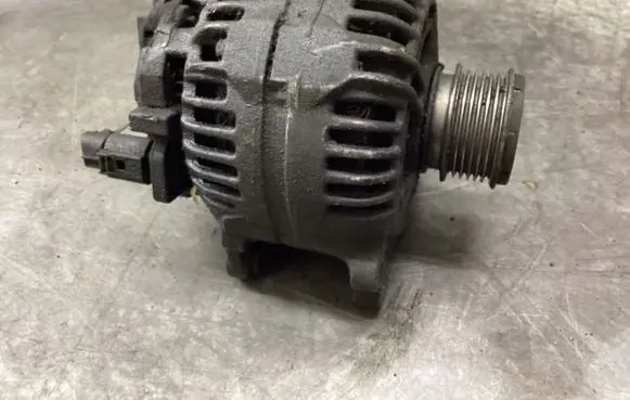 Mitsubishi Grandis Generator/alternator 06F903023F