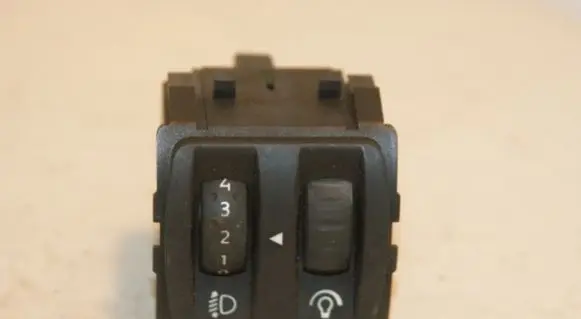 Renault Megane II Headlight level height control switch 820095495