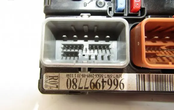 Peugeot 207 CC Fuse module 9664997780