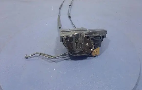 Audi Coupe Front door lock 