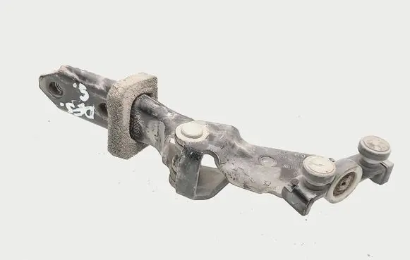 Volkswagen Caddy Sliding door middle roller runner 2K0843336A