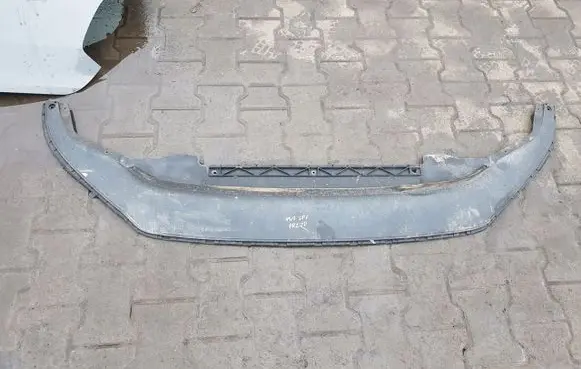 Front bumper lip