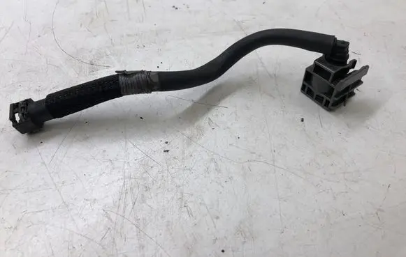 Toyota Avensis T270 Fuel line/pipe/hose 
