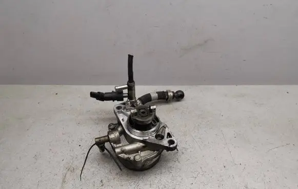 Opel Corsa D Vacuum pump 