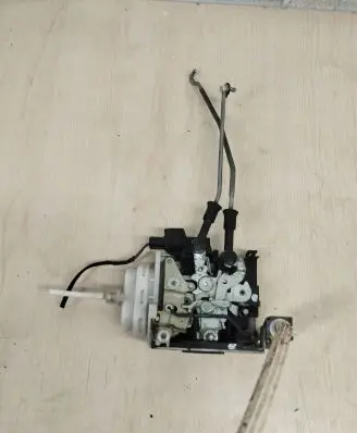 Audi A4 S4 B5 8D Front door lock 8D1837015F