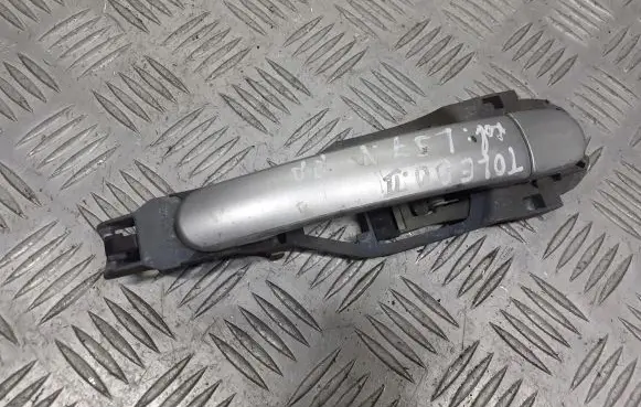 Seat Toledo II (1M) Front door exterior handle/bracket 3B0837885