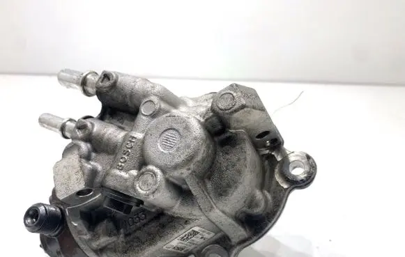 Jaguar F-Pace Fuel injection high pressure pump 0445010772