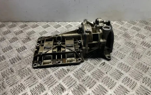 BMW 1 E81 E87 Oil pump 7798014