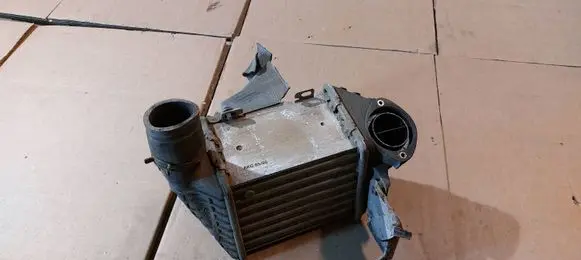 Volkswagen Golf III Intercooler radiator 1H0145805B