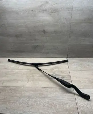 Front wiper blade arm