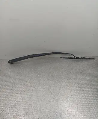 Hyundai Tucson TL Front wiper blade arm L8772