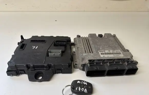 Opel Movano B Engine ECU kit and lock set 284B19799R NS10863677 24111533