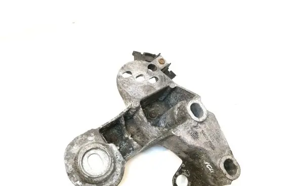 Audi A6 S6 C5 4B Engine mounting bracket 4B0199352B