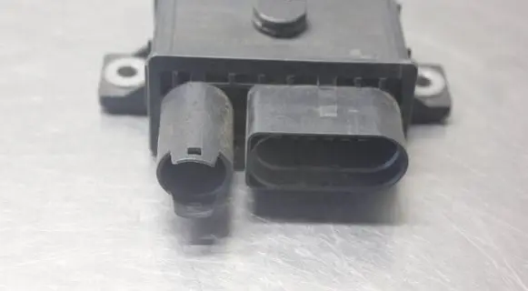 Glow plug pre-heat relay