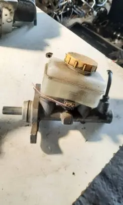 Subaru Legacy Master brake cylinder