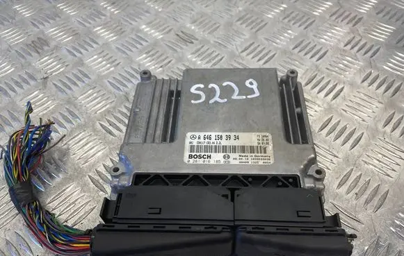 Mercedes-Benz C W203 Engine control unit/module A6461503934 1039S33038 0281016185