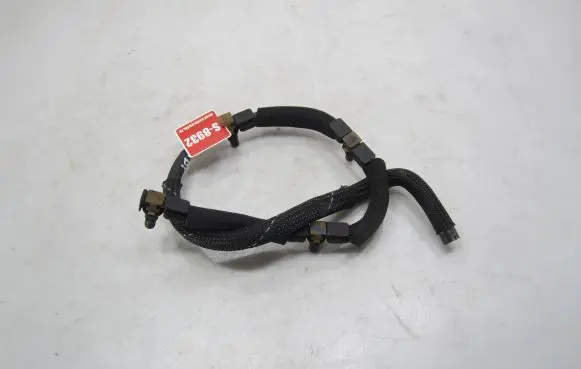Volkswagen PASSAT B7 Fuel injector supply line/pipe 