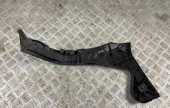 Audi Q3 F3 Bumper support mounting bracket corner 83F807454