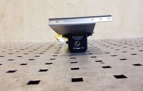 Passenger airbag on/off switch
