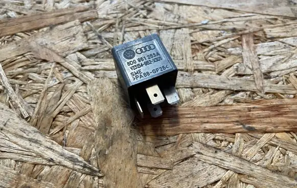 Audi A6 S6 C5 4B Other relay 8D0951253A