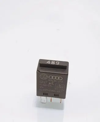 Volkswagen PASSAT B7 Other relay 6Q0951253 489 CN17U