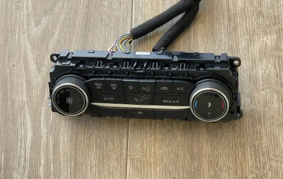 Ford Puma Interior fan control switch MN1T18C612BB