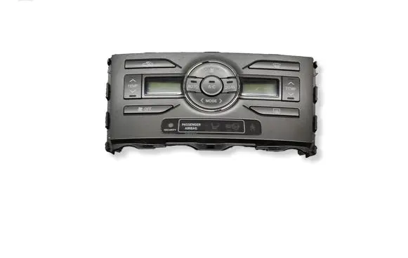 Toyota Auris 150 Climate control unit 5590002221 811161102