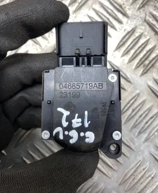 Chrysler Voyager Ignition lock contact 04685719AB 23199