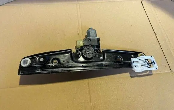 Mini Cooper Countryman F60 Rear door window regulator with motor 7390081