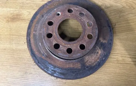 Volkswagen Golf V Rear brake disc