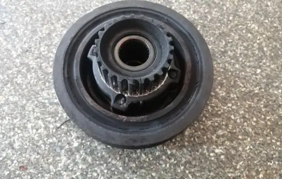 Volvo XC90 Crankshaft pulley 30731865