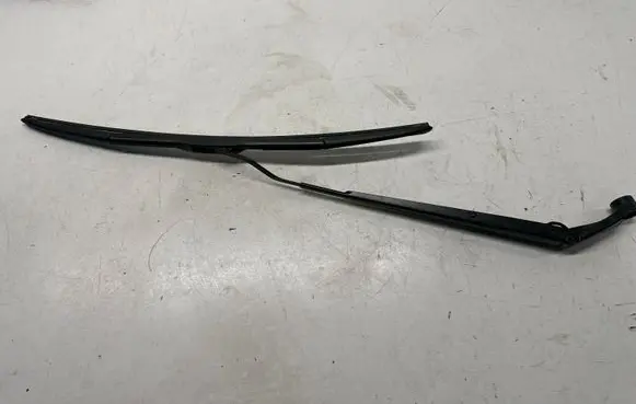 Toyota Yaris XP210 Windshield/front glass wiper blade 