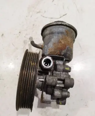 Toyota Avensis T250 Power steering pump