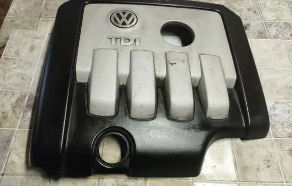 Volkswagen Golf V Engine cover (trim) 03G103925BP