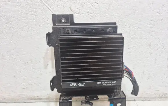 Hyundai Santa Fe Sound amplifier 963002B830