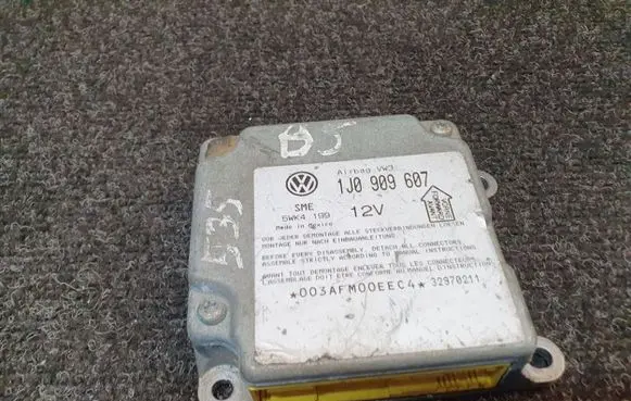 Volkswagen PASSAT B5 Airbag control unit/module 1J0909607 5WK4199