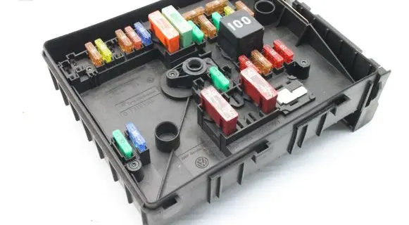 Volkswagen Touran I Fuse module 1K0937804L