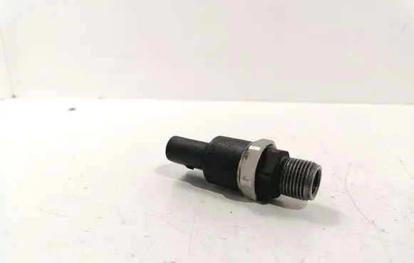 Mercedes-Benz C W203 Fuel pressure regulator 0281002237 19222003297