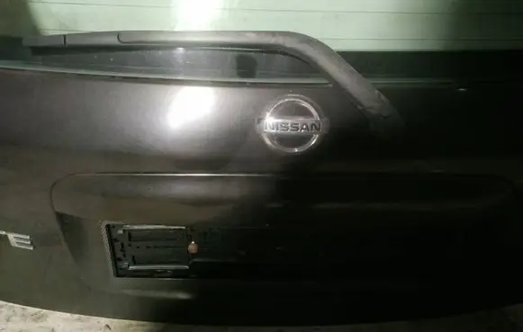 Nissan Note (E11) Trunk door license plate light bar 