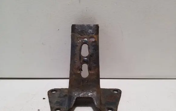 Engine mounting bracket