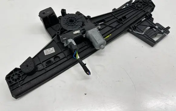Opel Mokka B Rear door window regulator with motor 9843773980