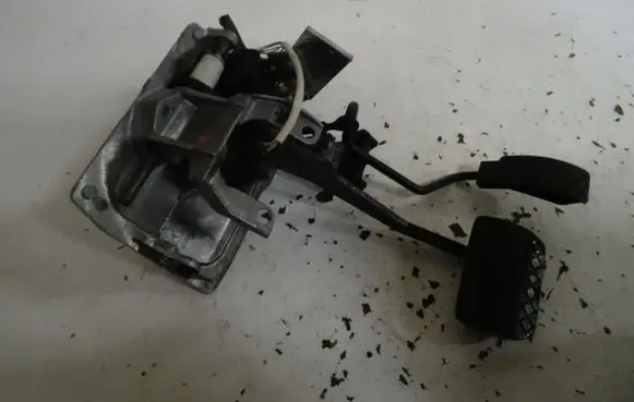 Audi A8 S8 D2 4D Pedal assembly 4D1723115H