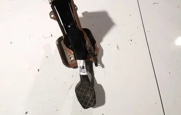 Volkswagen PASSAT B6 Clutch pedal 1k1721057