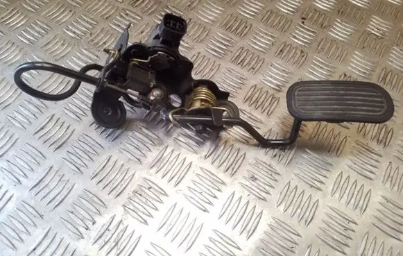 Toyota RAV 4 (XA20) Accelerator throttle pedal 7801042010C 8928120040