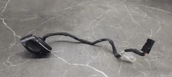 Audi A4 S4 B6 8E 8H Fuel pump relay 8E0951527M