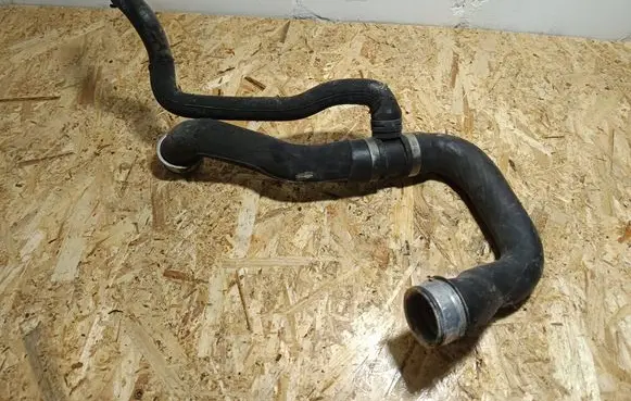 Mercedes-Benz CLS C218 X218 Engine coolant pipe/hose A2125012682
